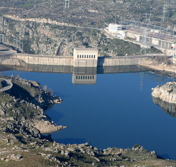 Edificio de control cuenca del Duero en Ricobayo (Zamora)